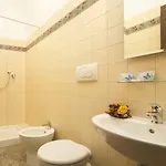 Tre Donzelle سيينا