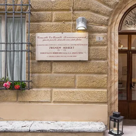 Готель Tre Donzelle Сієна