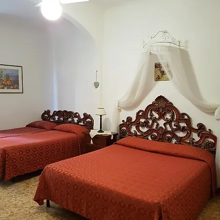 Tre Donzelle Готель Сієна